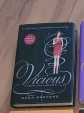 Vicious by Sara Shepard - Pretty Little Liars - Hardcover Book